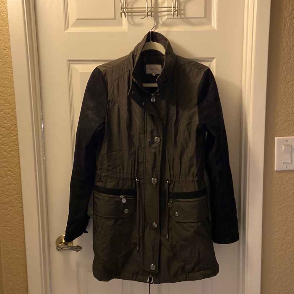 Winter jacket. Laundry by Shelli Segal. Size M. Dark green, black sleeves.